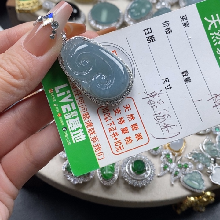 翡翠颈饰未镶嵌翡翠