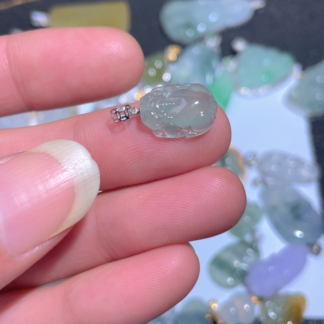 翡翠颈饰18K金镶嵌翡翠