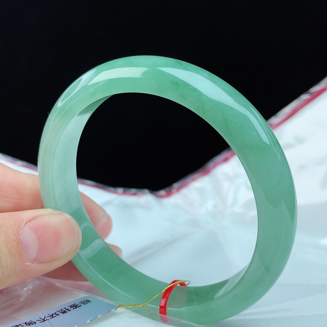 翡翠手镯未镶嵌58圈4121