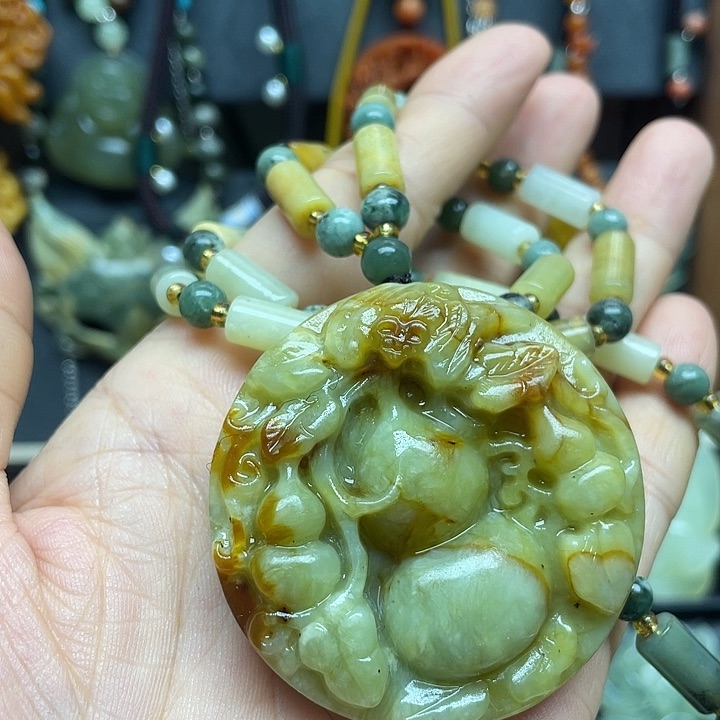 未镶嵌蛇纹石玉颈饰