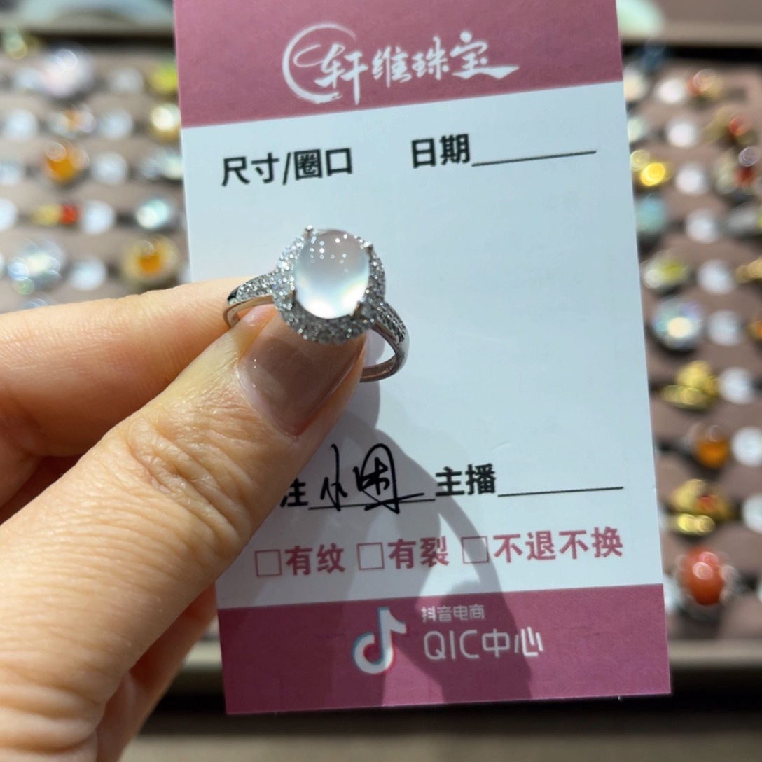 蛇纹石玉手镯未镶嵌小*包