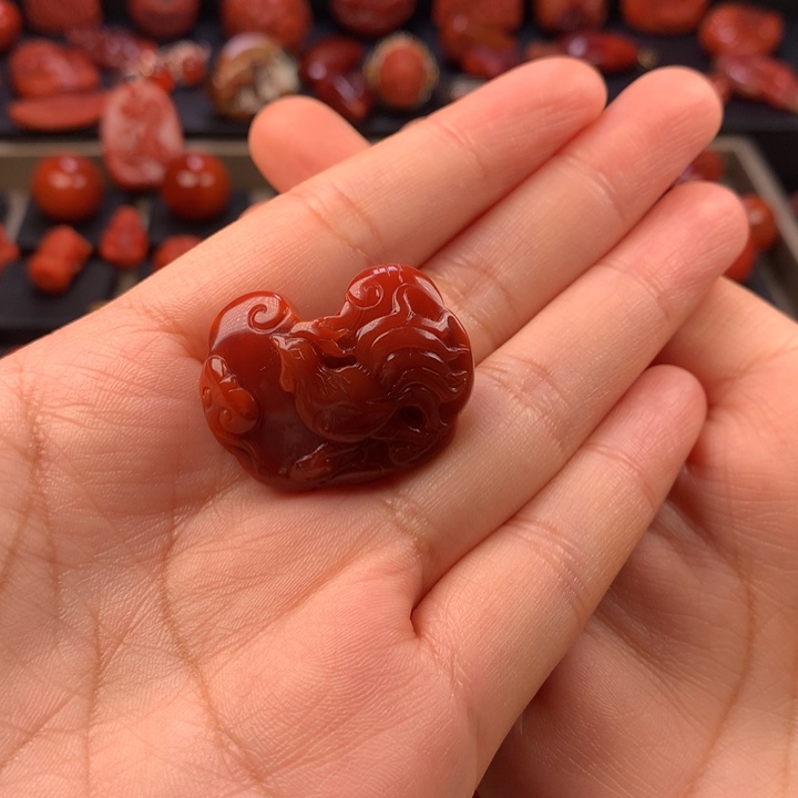 南红玛瑙未镶嵌牛血红如意生肖鸡31.6×24吊坠