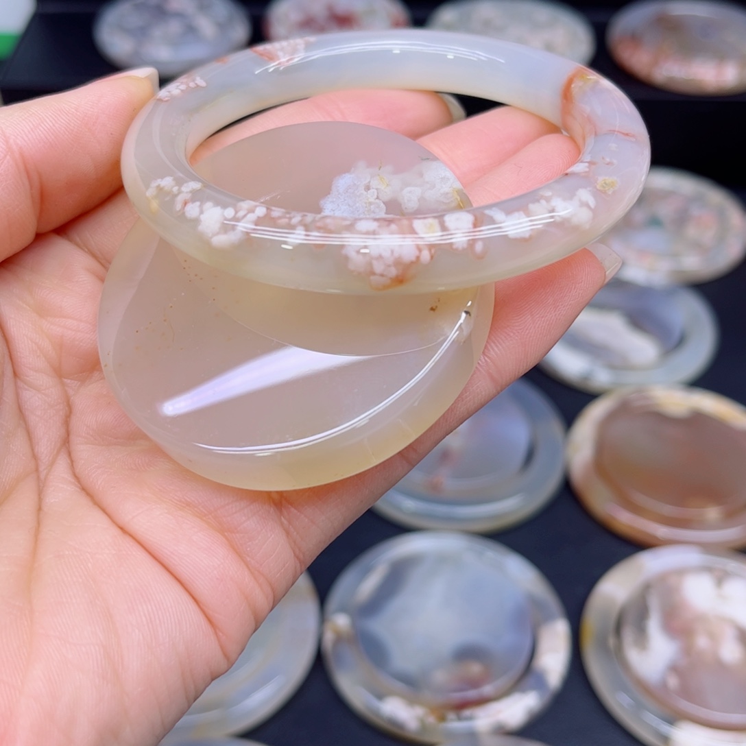 必***糕玛瑙/玉髓未镶嵌手镯59