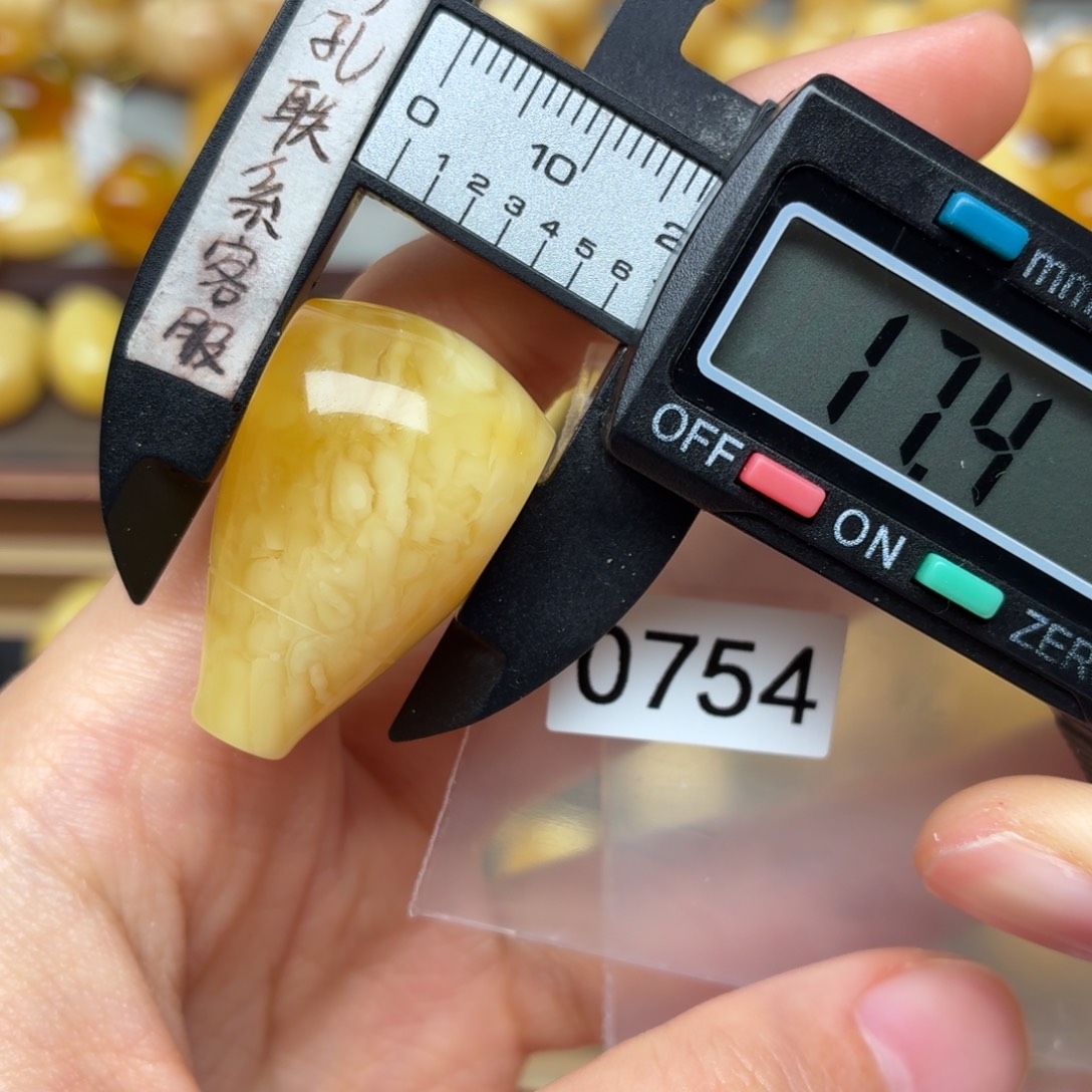 蒙***行蜜蜡未镶嵌裸石蜜蜡微瑕