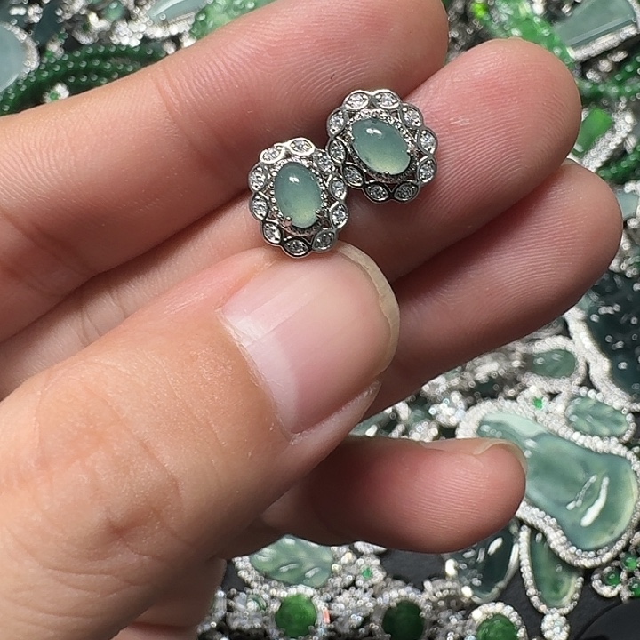 翡翠未镶嵌颈饰天然A货翡翠放漏