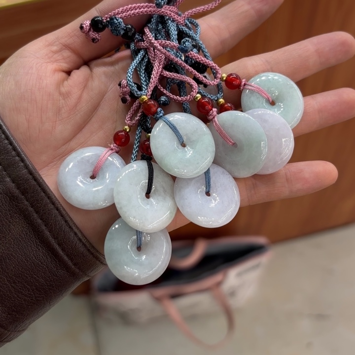 翡翠未镶嵌颈饰平安扣