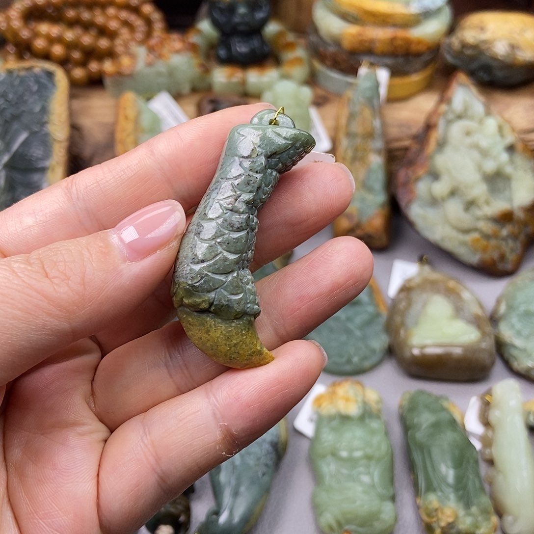 岫岩河磨玉（透闪石质玉）挂坠未镶嵌