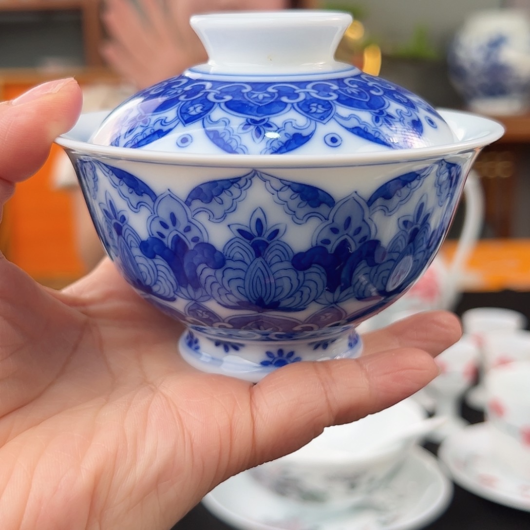 讯柴窑滑石子精品。 青花敦煌盖碗