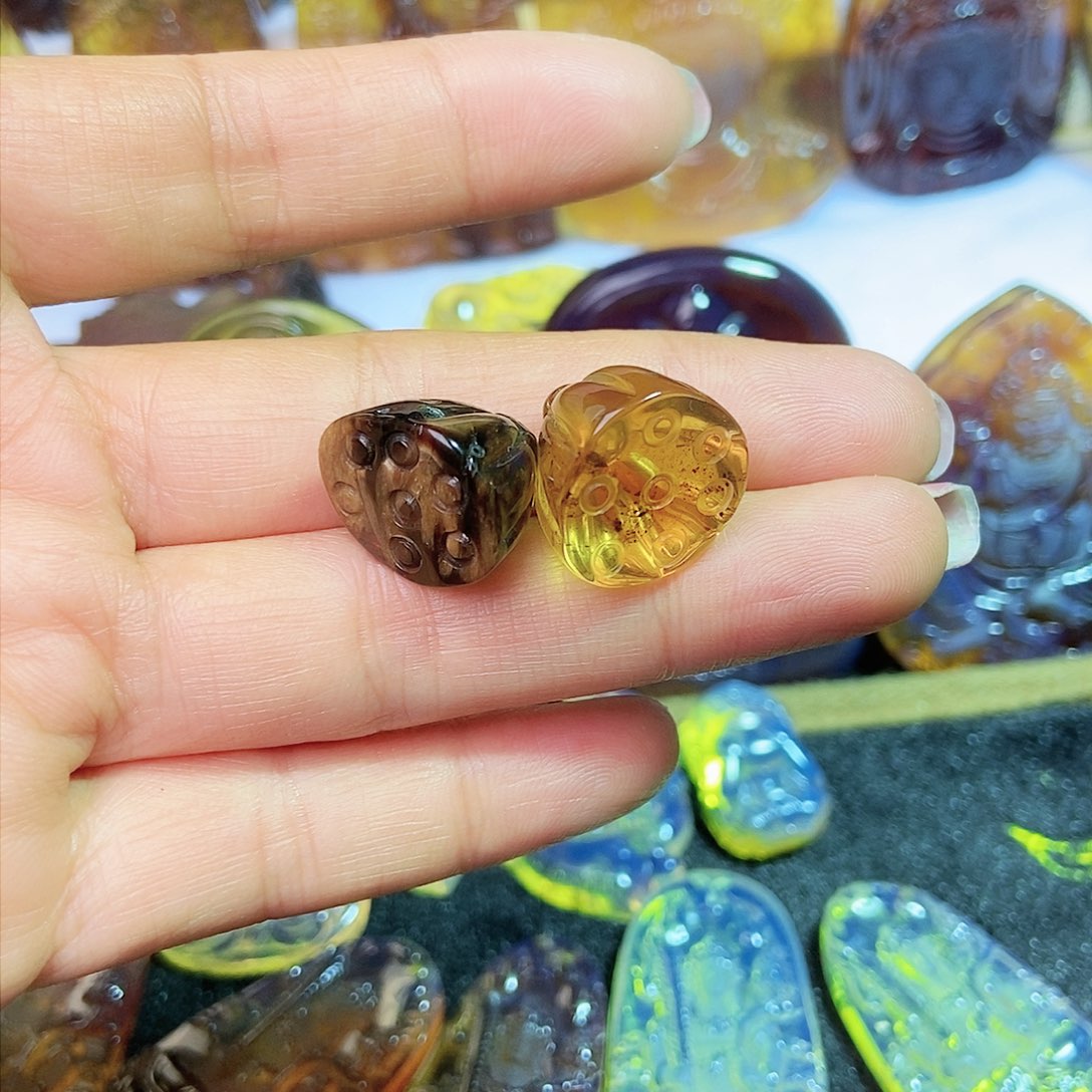 琥珀颈饰未镶嵌莲蓬
