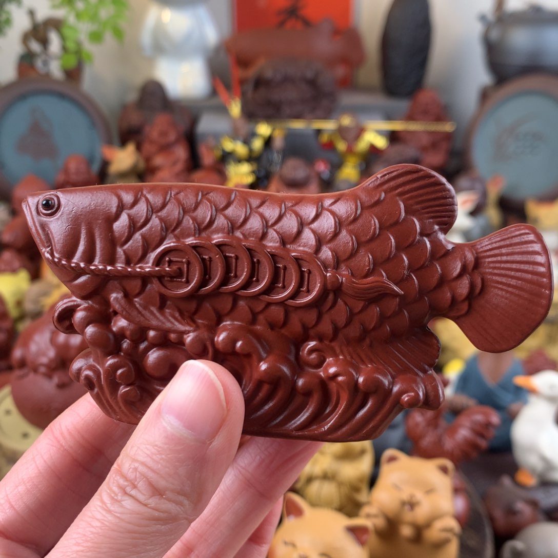 紫砂茶宠金龙鱼长约11cm