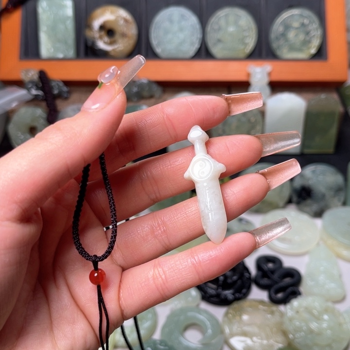 岫玉吊坠(赠链)未镶嵌