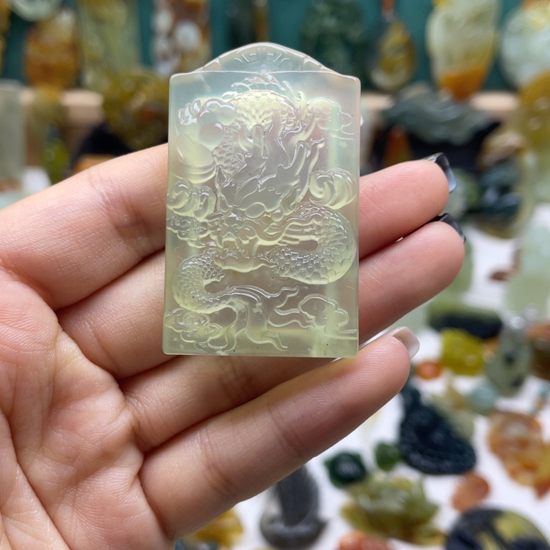 蛇纹石玉颈饰未镶嵌