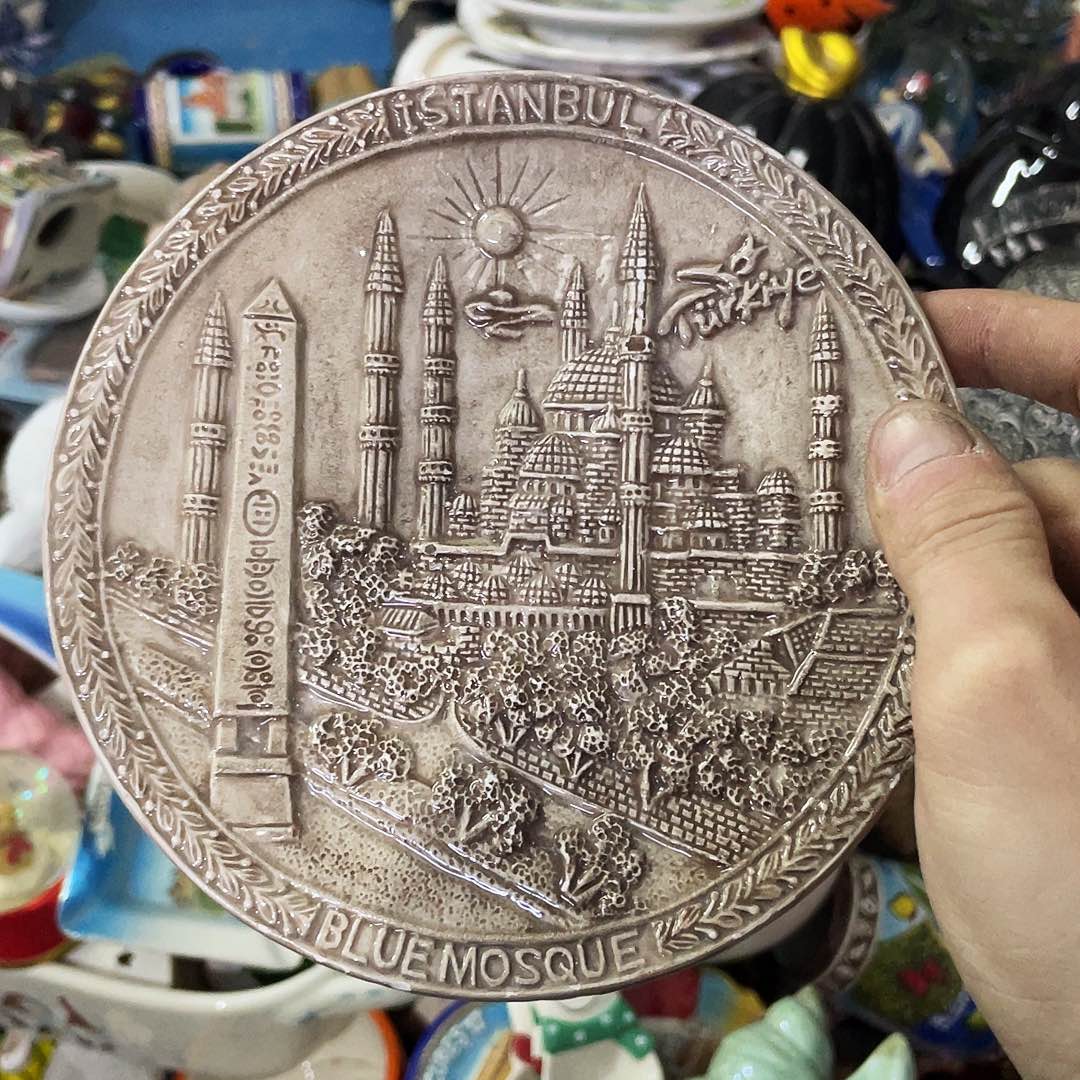 摆件   磕碰。 封釉。       