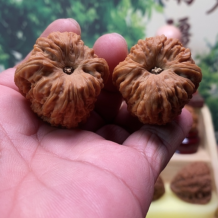 吊坠文玩核桃三角拉丝凹底南疆石