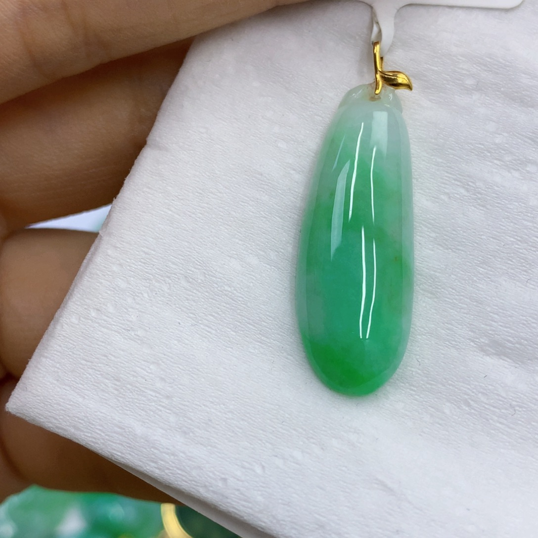 翡翠18K金镶嵌颈饰翡翠