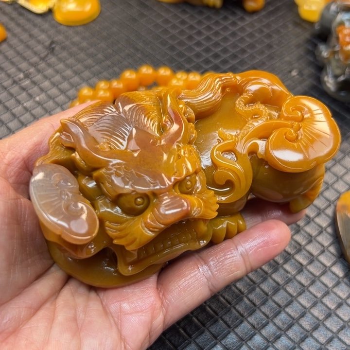 石英质玉（黄龙玉）颈饰未镶嵌