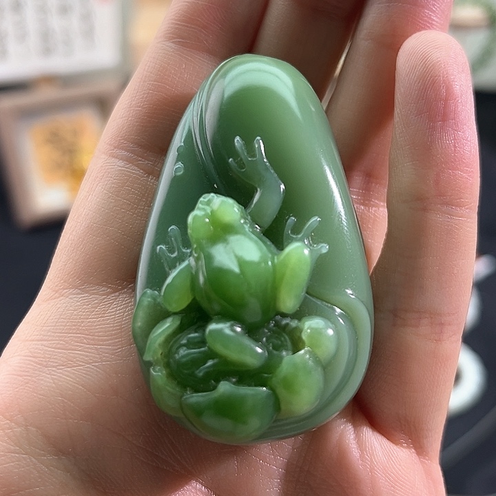 和田玉颈饰未镶嵌碧玉粉青-呱呱来财