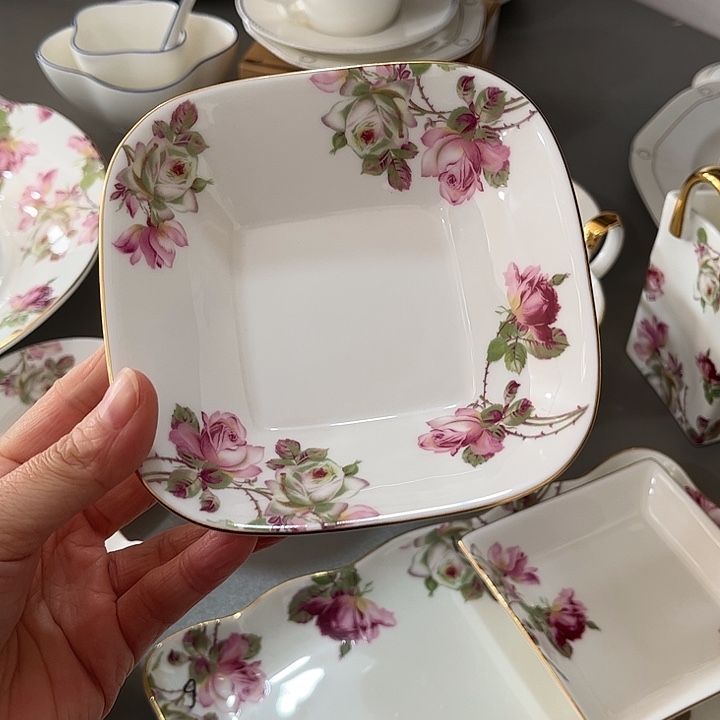 瓷片微瑕骨瓷玫瑰方碟一个