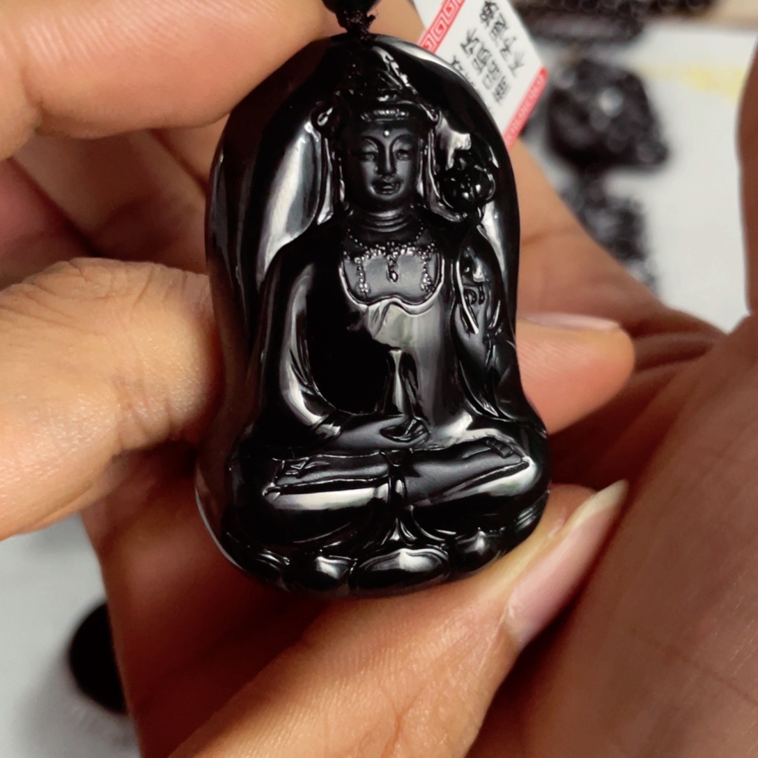 翡翠未镶嵌颈饰观音