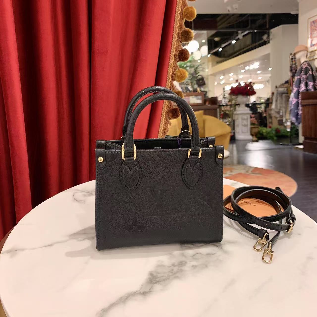 95新 LV GGS萌萌丨on the go bb黑金芯片款/10247705