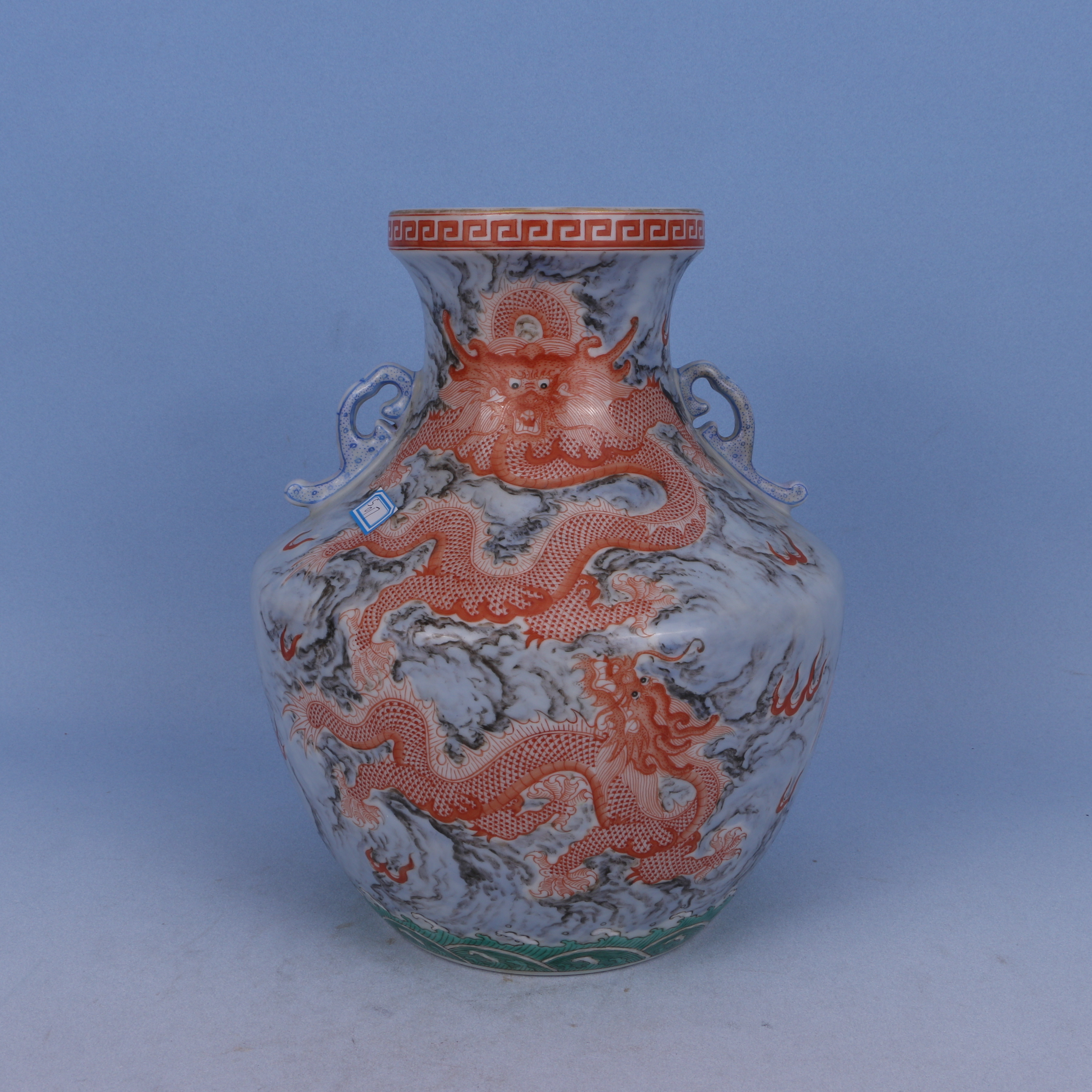 2215 清乾隆  海水龙纹双耳官窑尊