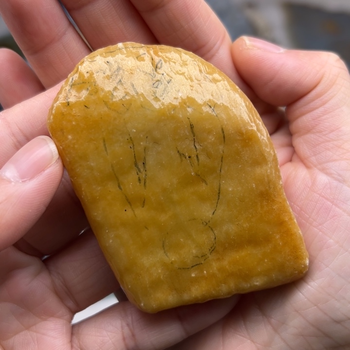 翡翠颈饰未镶嵌毛料