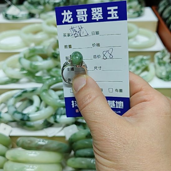 落***泪透闪石-蛇纹石玉未镶嵌颈饰