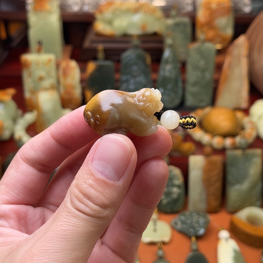 岫岩河磨玉（透闪石质玉）颈饰未镶嵌教***主