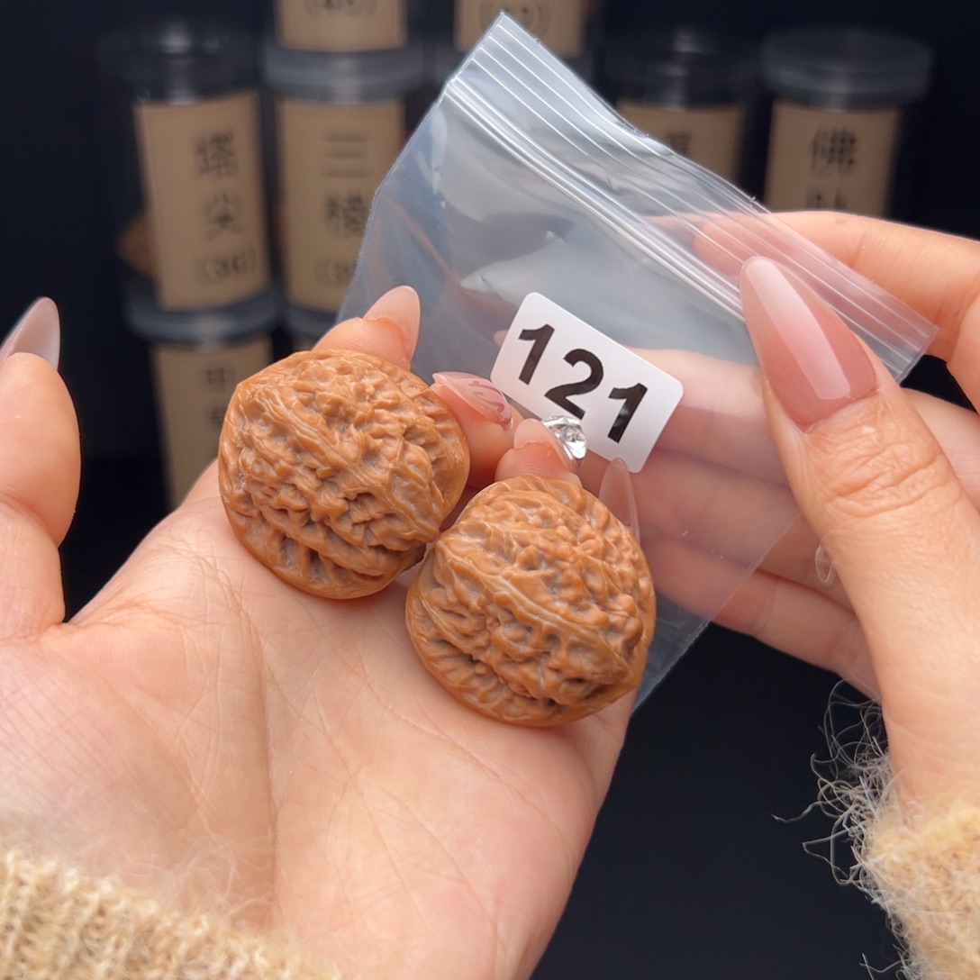 曹***c吊坠文玩核桃金牛