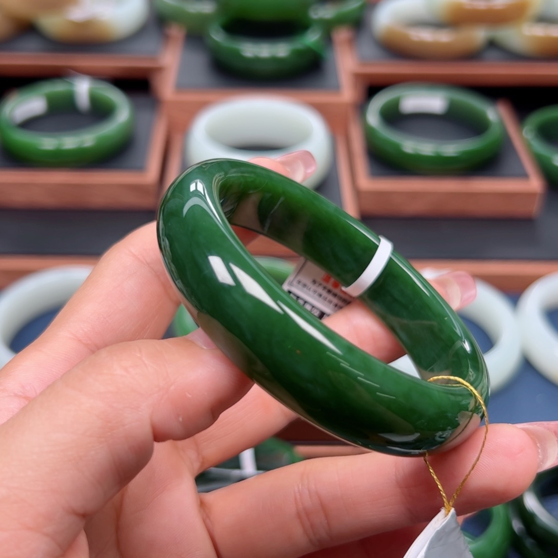 未镶嵌手镯和田玉（碧玉）