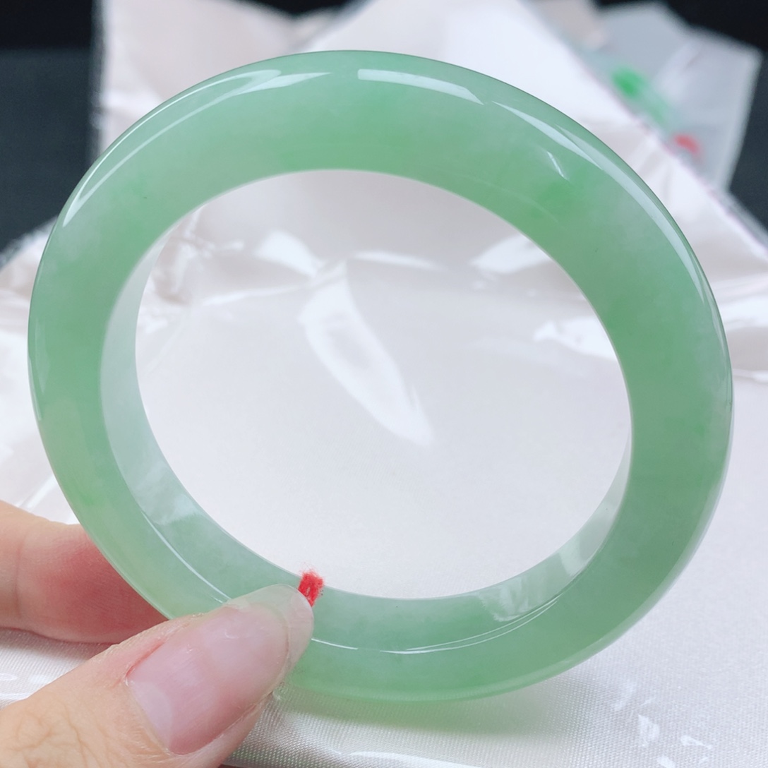 翡翠未镶嵌手镯缅甸55.5冰胶润果阳绿正圈