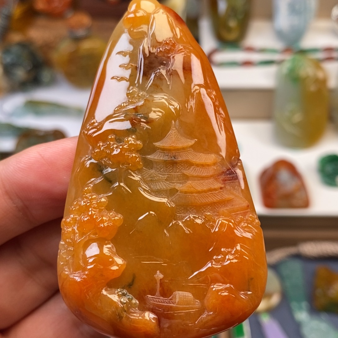 翡翠未镶嵌颈饰山水之间