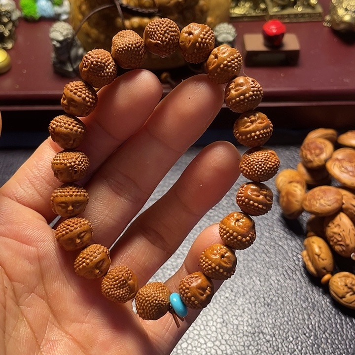 龙纹桃核雕刻宝宝佛