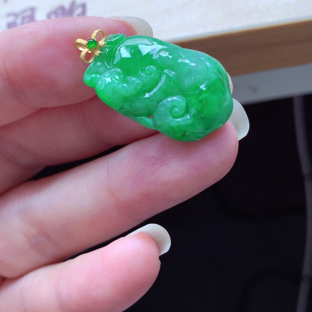 翡翠颈饰18K金镶嵌吊坠