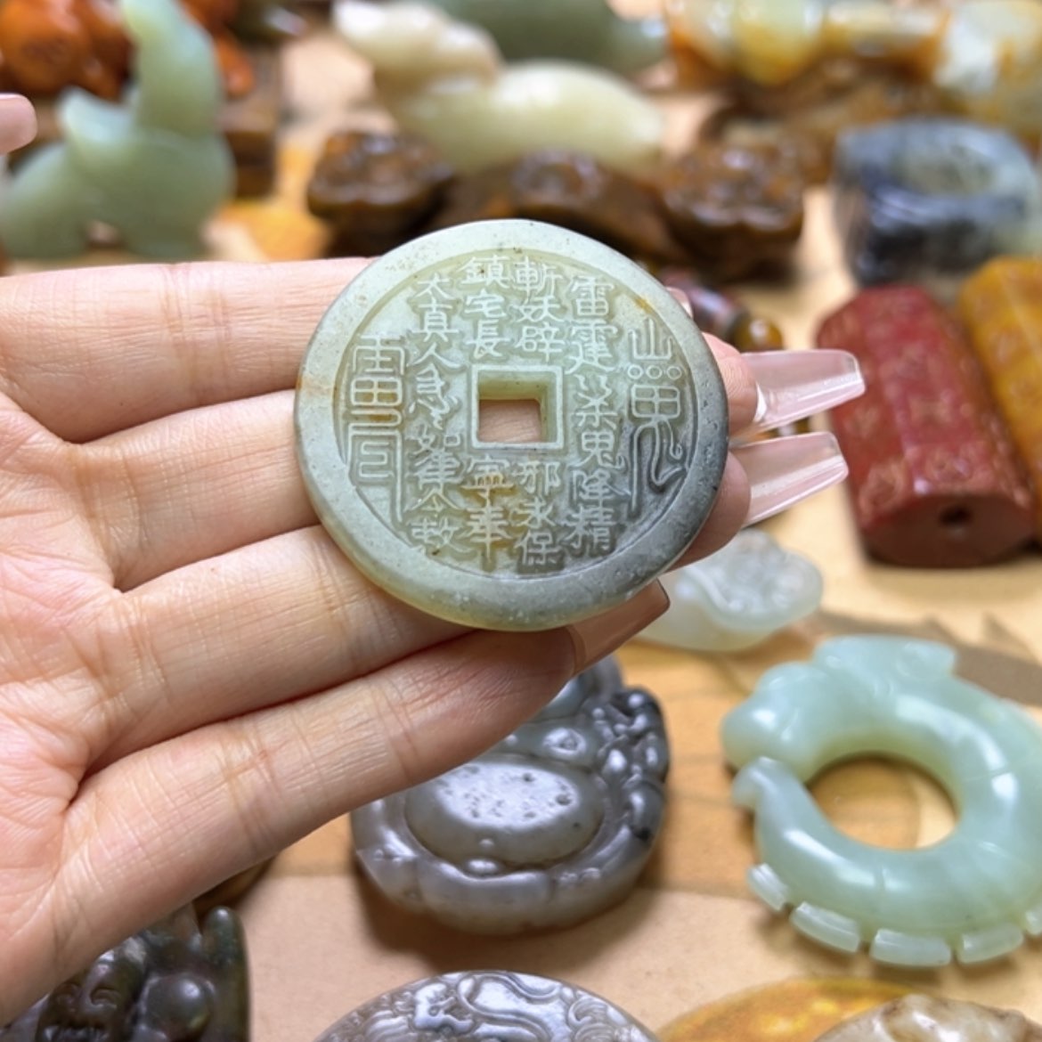 【闪购商品】蛇纹石玉颈饰未镶嵌