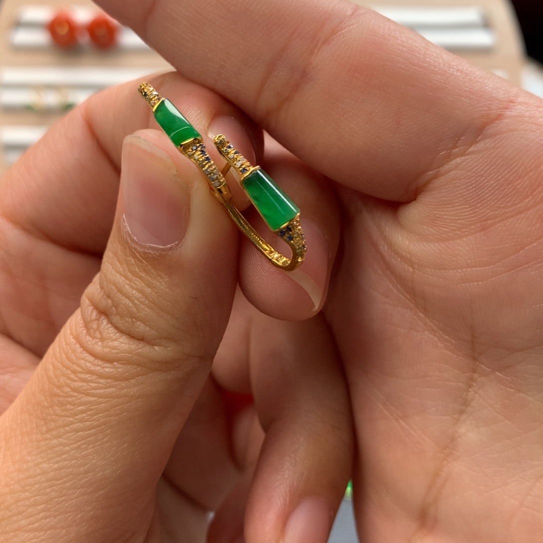 芮***峻翡翠18K金镶嵌耳饰翡翠