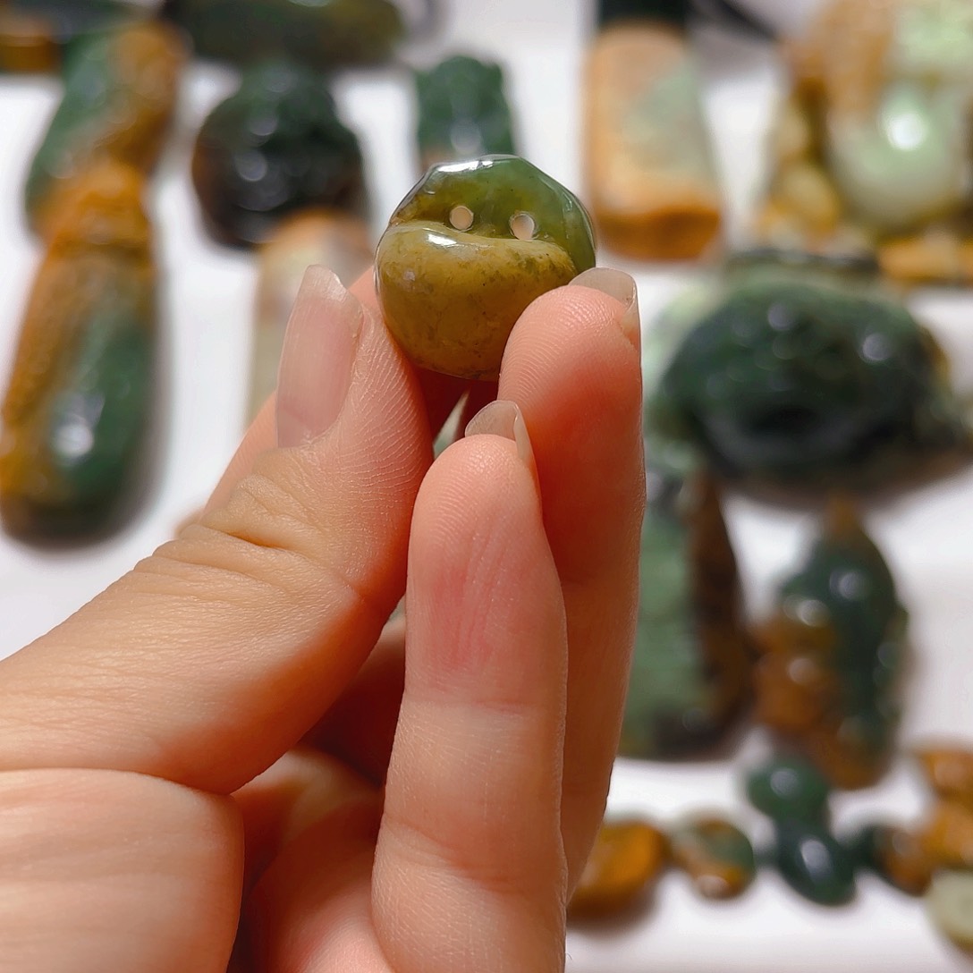 岫岩河磨玉（透闪石质玉）挂件未镶嵌