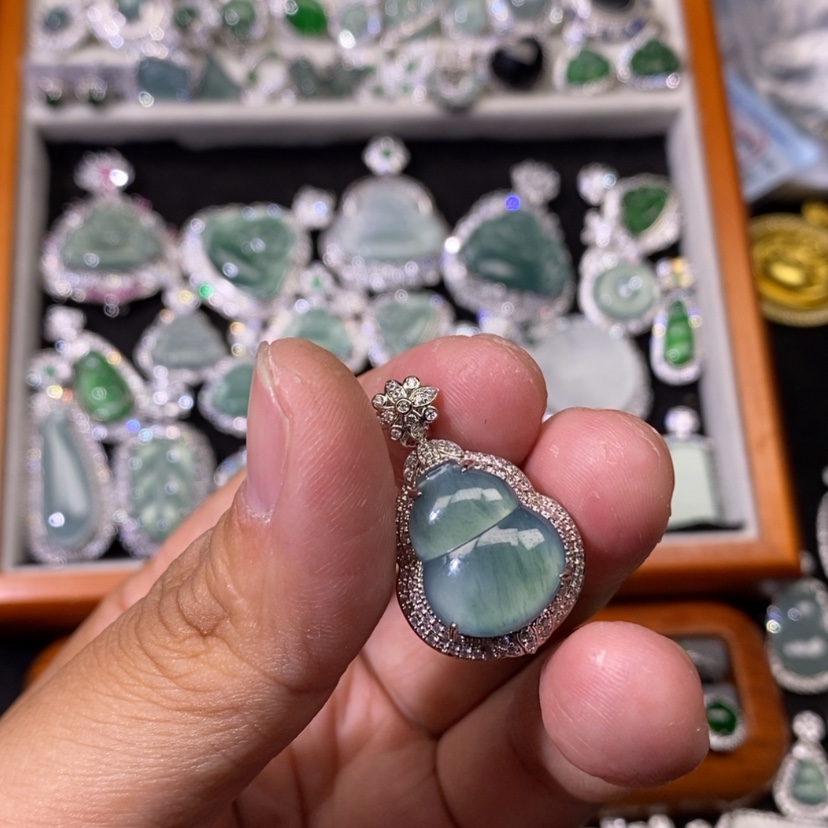 【闪购商品】翡翠颈饰未镶嵌天然