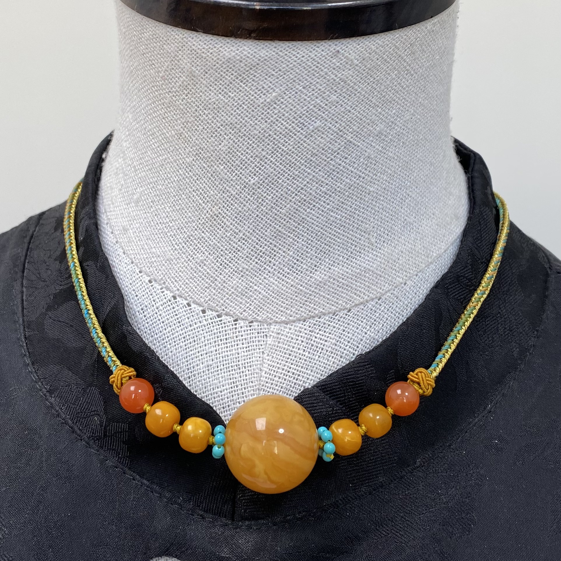 天然蜜蜡圆珠锁骨链精致女款气质百搭