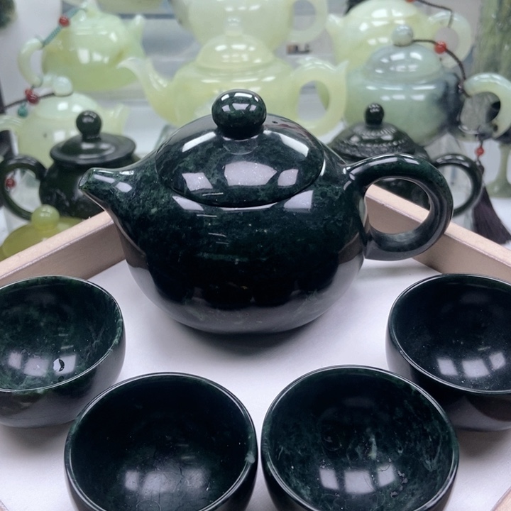 蛇纹石玉壶未镶嵌