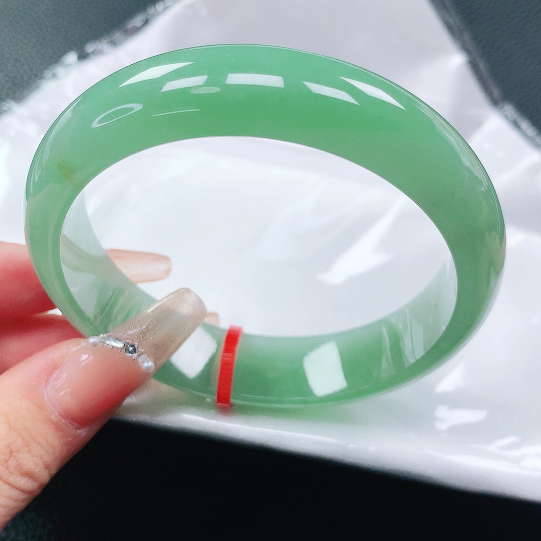 翡翠手镯未镶嵌57圈