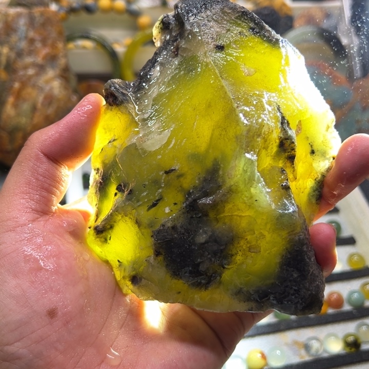 蛇纹石玉未镶嵌珠宝奇石