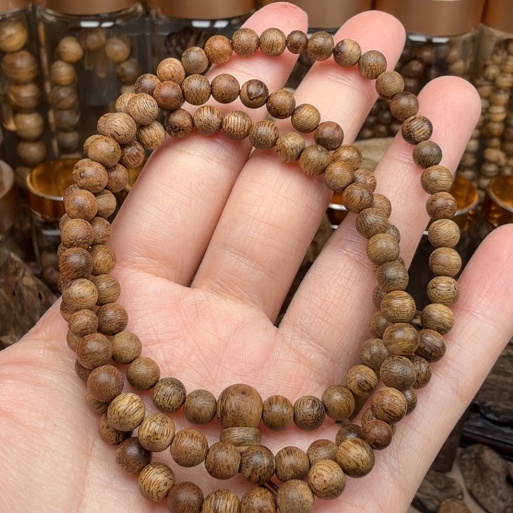 沉香沉香碎屑惠安沉香卡5的8.1克