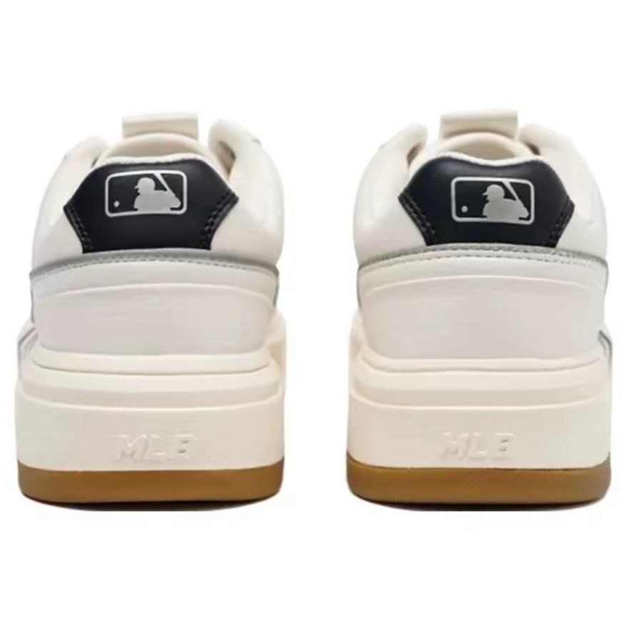 一只MLB联名纭鸯ChunkyLiner合成革厚底防滑低帮板鞋3ASXCA12N