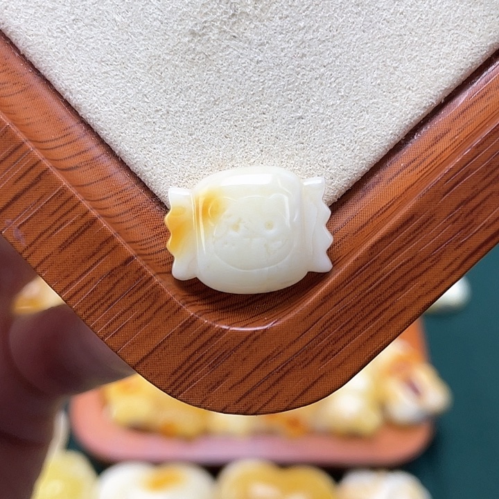 琥珀裸石未镶嵌蜜蜡