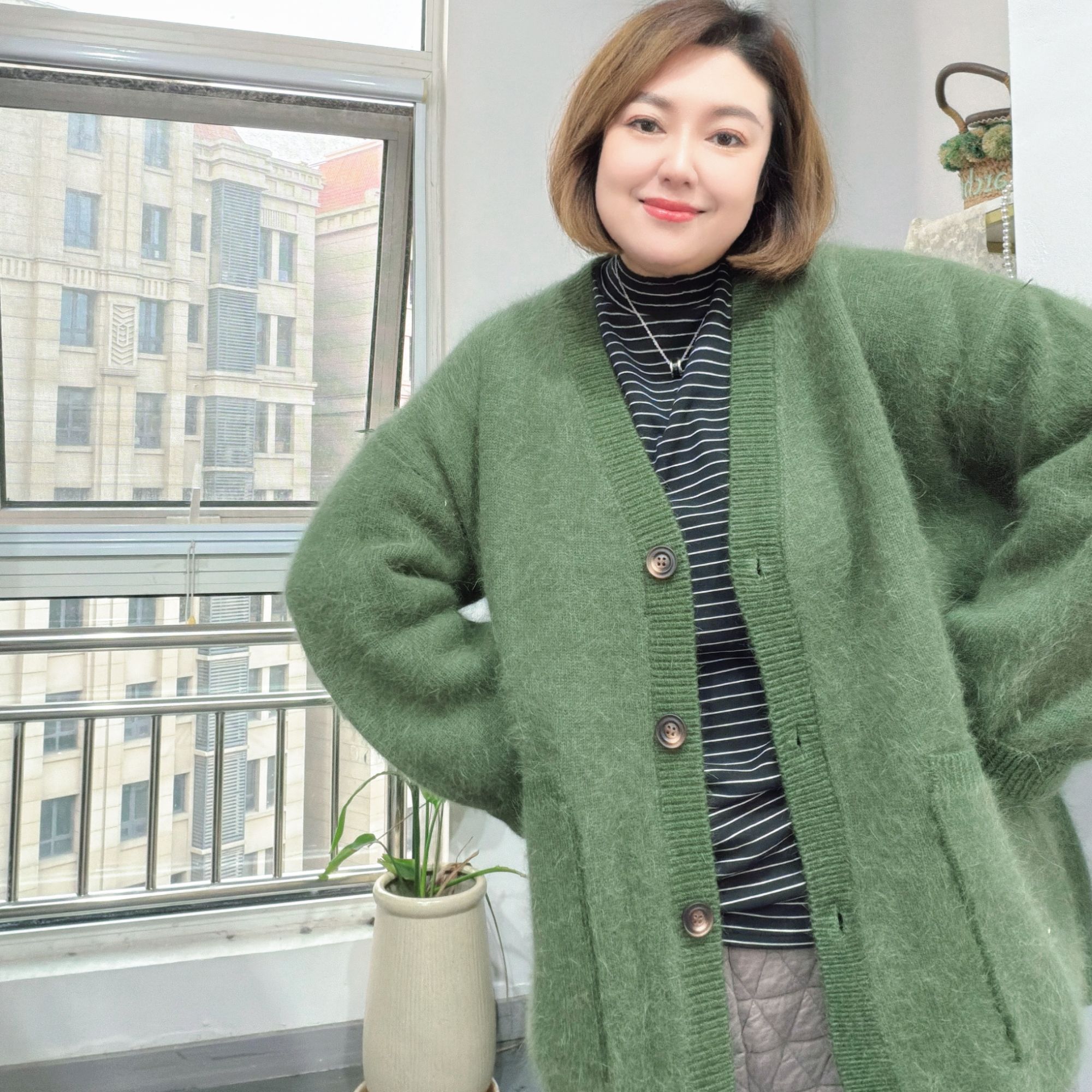 程程大码=冬季新款韩版宽松复古百搭休闲纯色针织--貂毛开衫外套