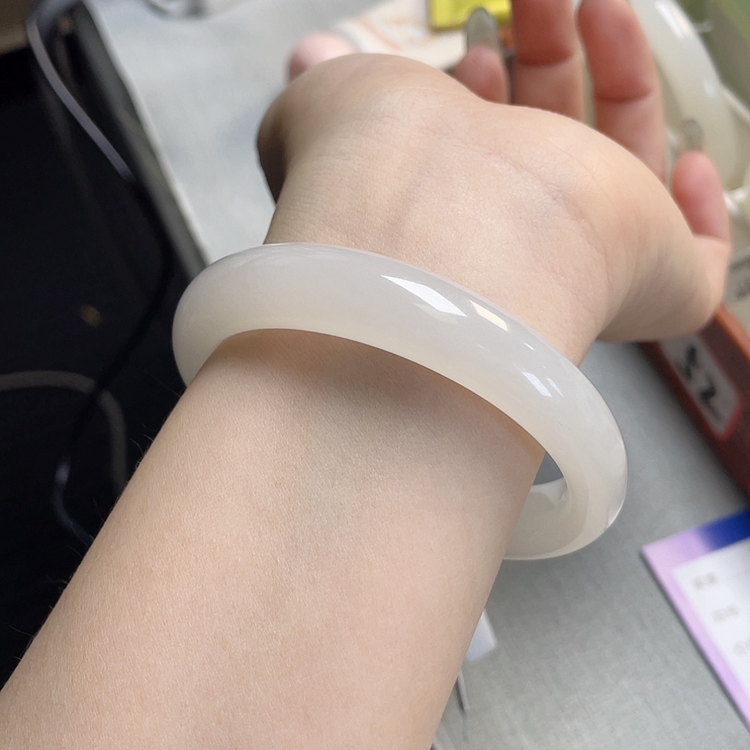 和田玉未镶嵌手镯冰胶，无结构细腻，大漏