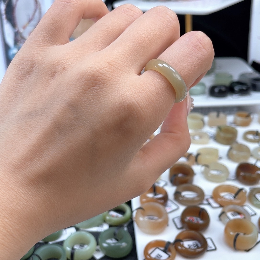 和田玉未镶嵌戒指P33蜂蜜水渐变细条16.4不退换