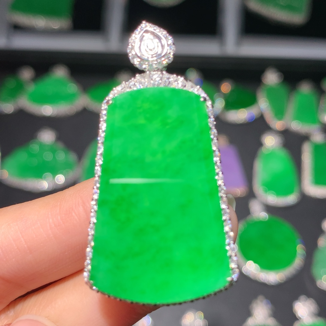 翡翠颈饰18K金镶嵌翡翠