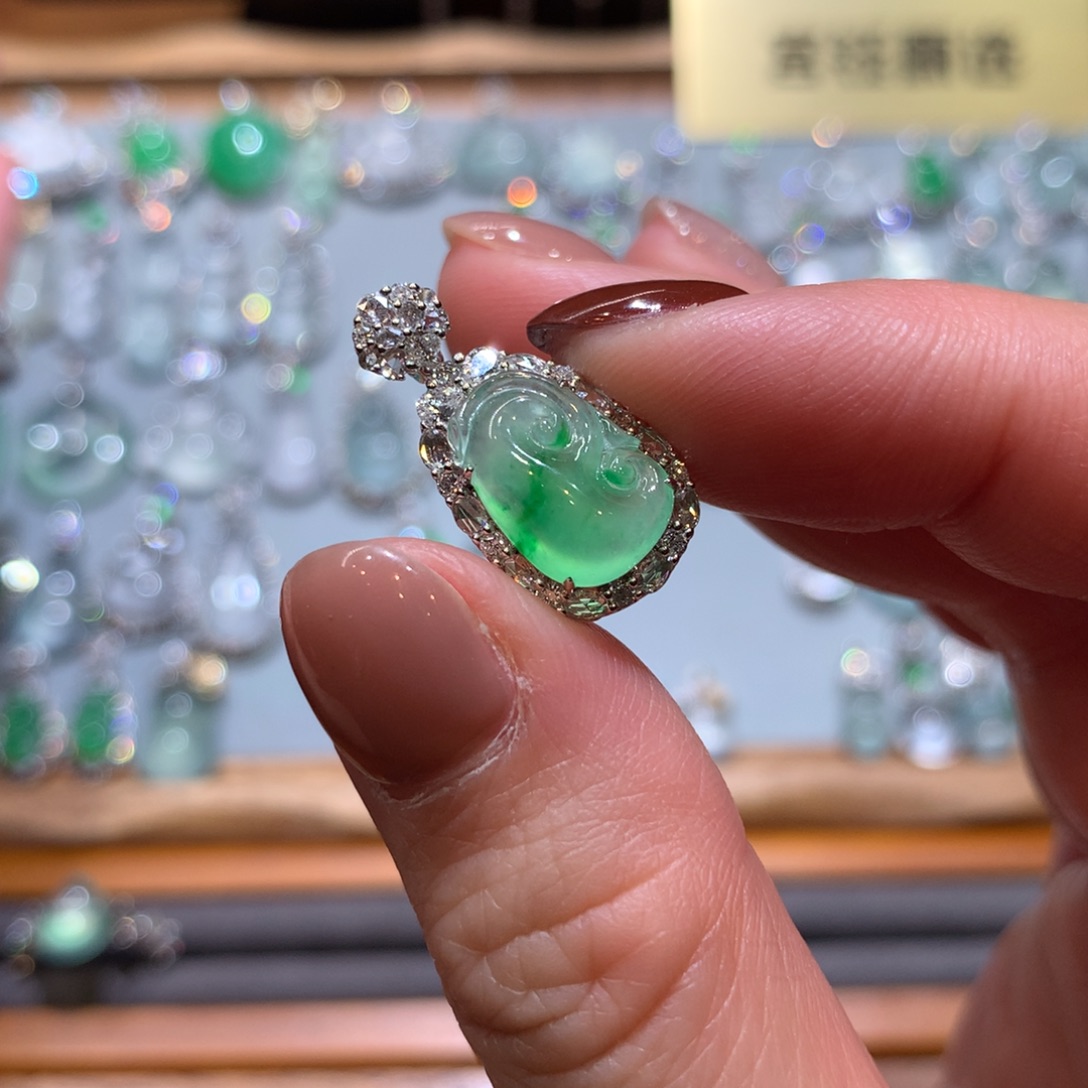 翡翠14K金镶嵌颈饰吊坠